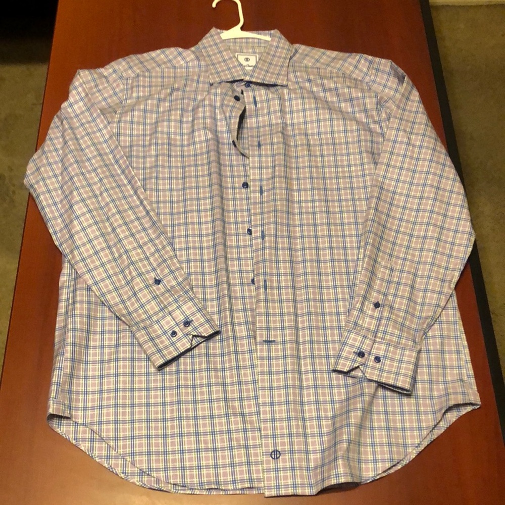 Long sleeve dress shirt. David Donahue brand.  Size XL.  In great condition.